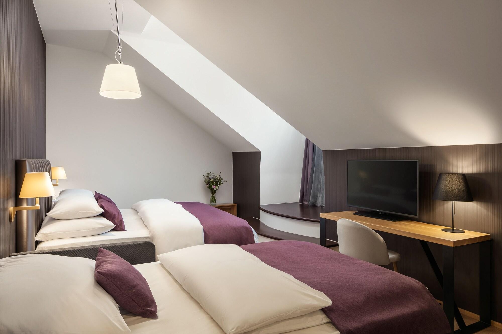 Moods Charles Bridge Hotell Prag