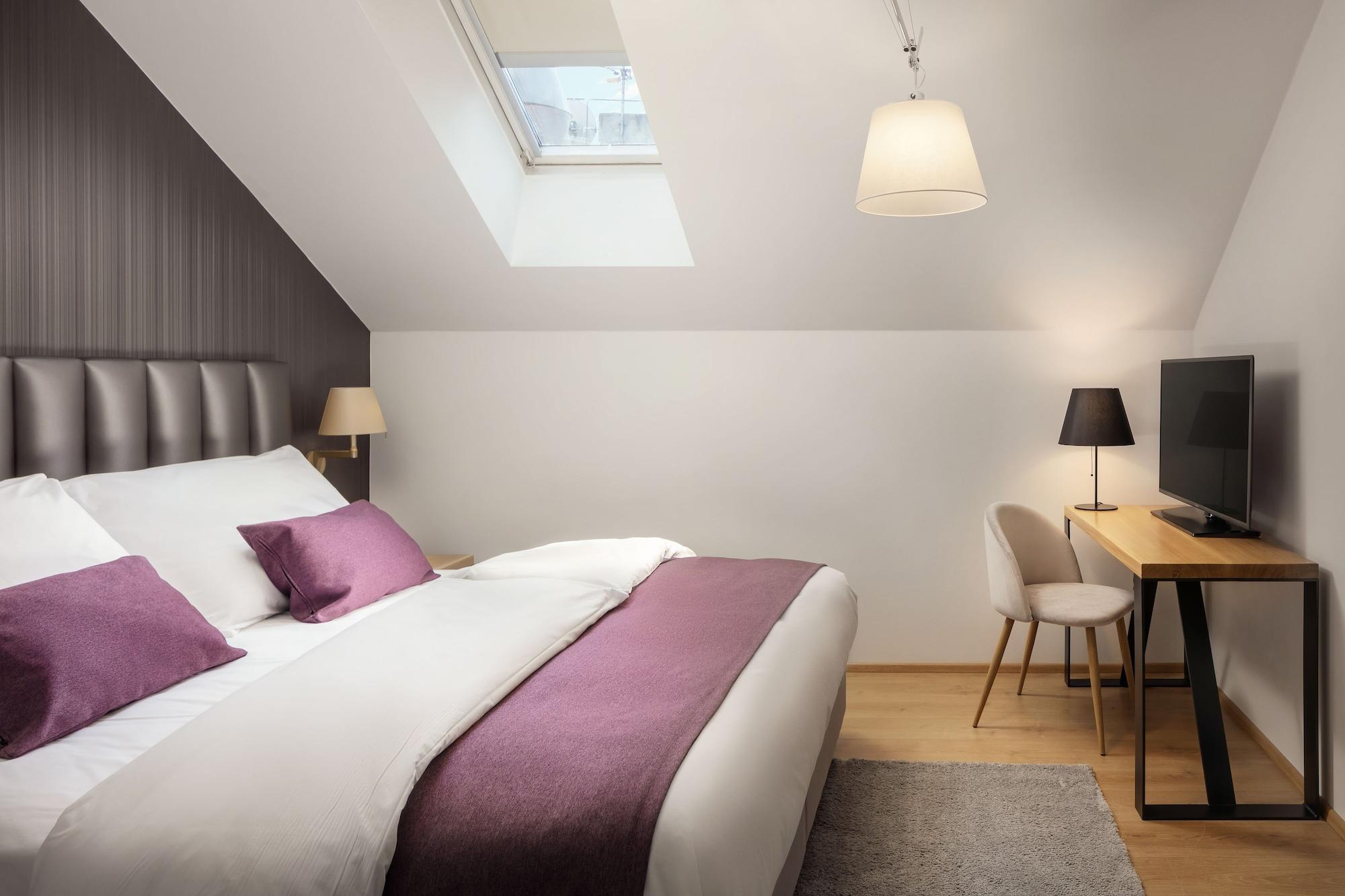 Hotell Moods Charles Bridge Prag