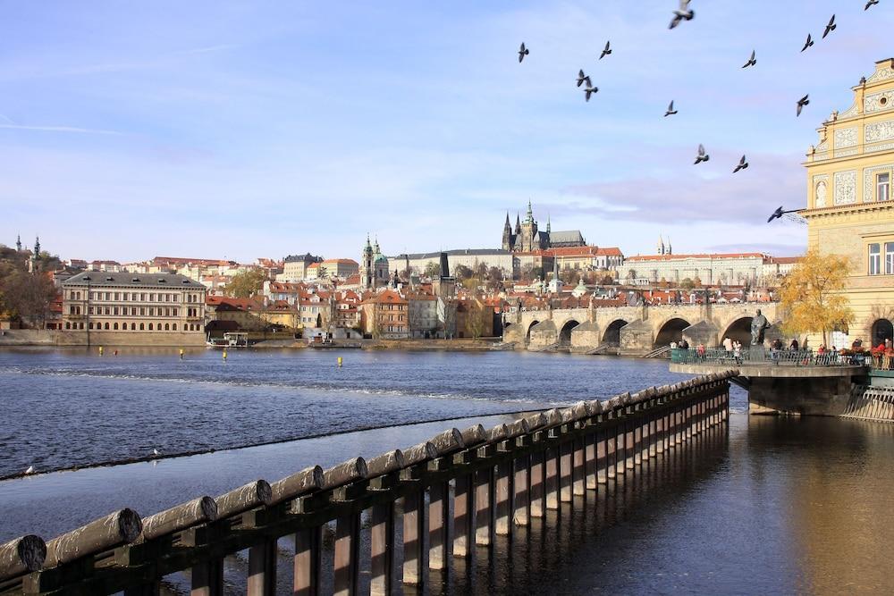 Moods Charles Bridge Hotell